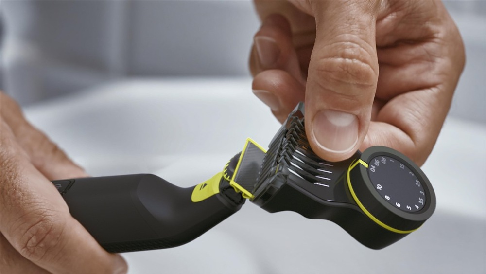 Zastrihávač fúzov Philips OneBlade Pro 360 QP6552/15 chróm Zastrihávač fúzov Philips OneBlade Pro 360 QP6552/15 chróm