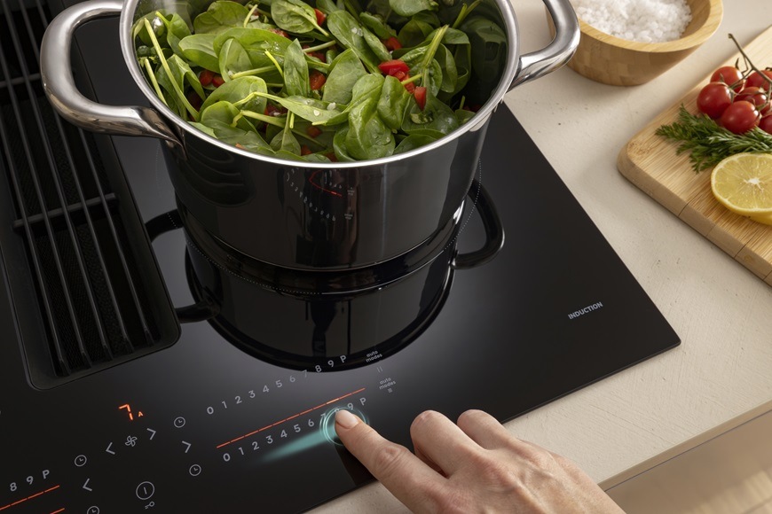 Indukčné varné dosky s odsávaním Gorenje G600 GEH8432BSCWF čierna Indukčná varná doska Gorenje GEH8432BSCWF so zabudovaným odsávaním pár, čierna, 4 dotykové posuvníky