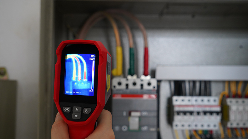 Termokamera UNI-T UTi712S ponúka automatickú detekciu horúcich a studených miest