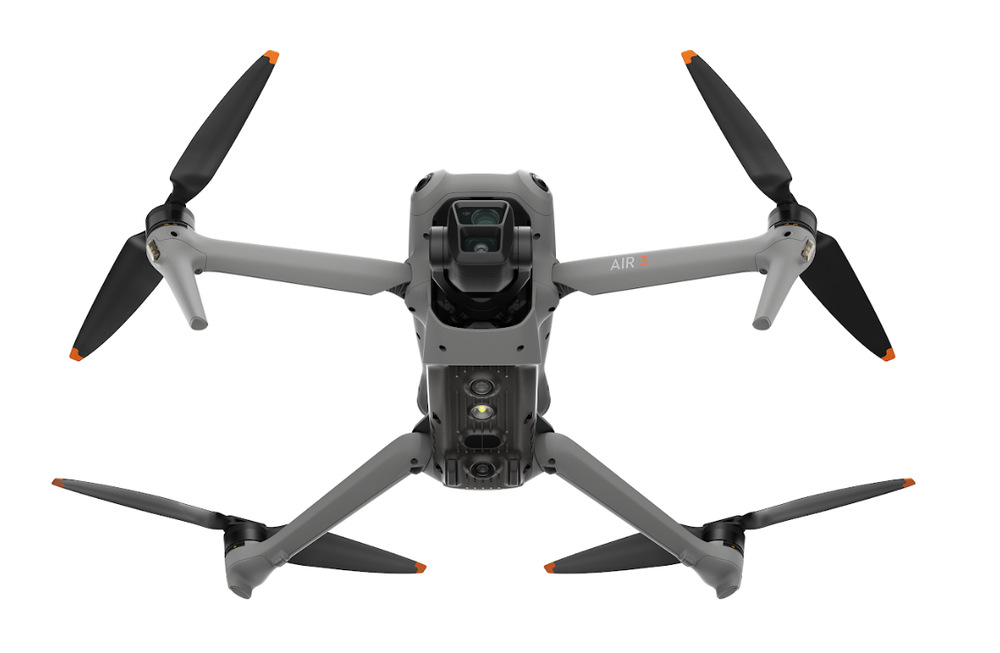 Dron DJI Air 3 Fly More Combo (DJI RC-N2) sivý Dron DJI Air 3 Fly More Combo (DJI RC-N2) sivý