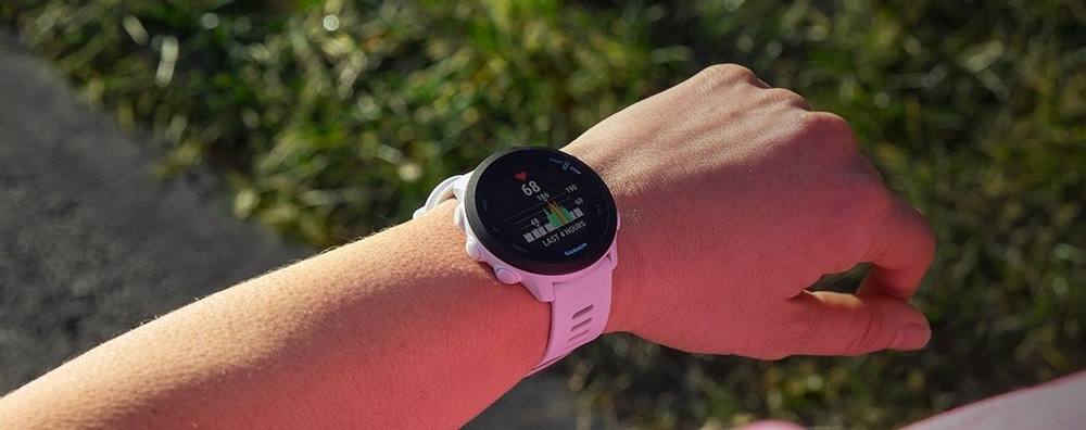 Inteligentné hodinky Garmin Forerunner 55 biele Garmin Forerunner 55
