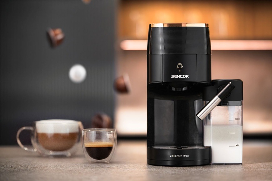 Kapsulový kávovar Sencor SCC 3000BK MARCO POLO pripravil dve kávy. Jedno cappuccino a jedno espresso.