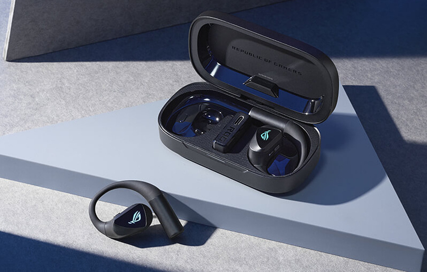 Slúchadlá Asus ROG Cetra Open Wireless čierne Nabíjacie puzdro ROG Cetra Open Wireless s uloženými slúchadlami a USB-C donglem
