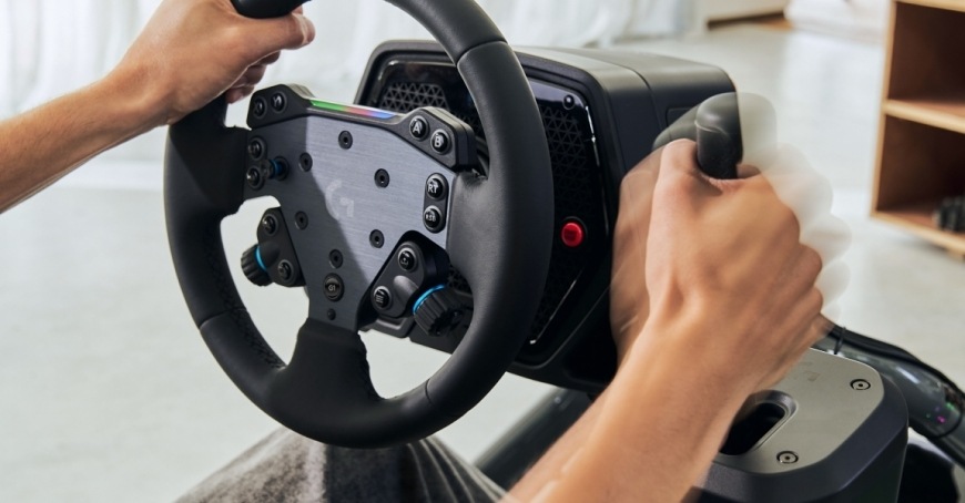 Volant Logitech RS50 System - PC čierny Logitech RS50 System používaný s radiacou pákou v závodnom kokpite