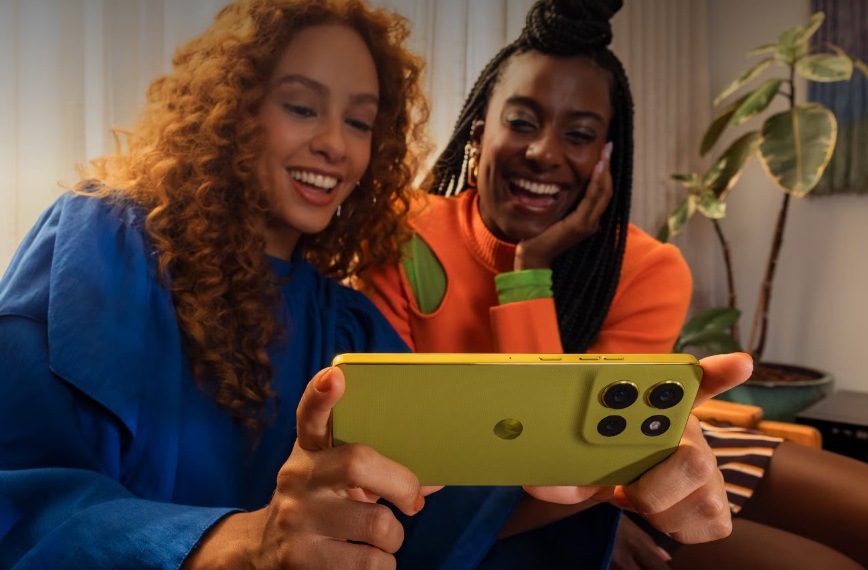 Mobilný telefón Motorola Moto G86 5G 8 GB / 256 GB červený Mobilný telefón Motorola Moto G86 5G 8 GB / 256 GB červený