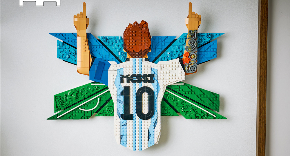 Model zachytáva Lionela Messiho v ikonickej víťaznej póze ako symbol jeho futbalových úspechov.