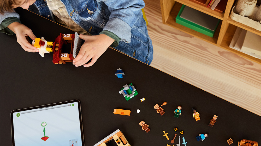 Stavebnica LEGO® Minecraft® 21273 Balón v podobě ďasa a útok na vesnici Figúrky zo sveta Minecraftu vrátane Steva, Natalie, Dawn, dedinčana, piglínov a železného golema oživia herné príbehy