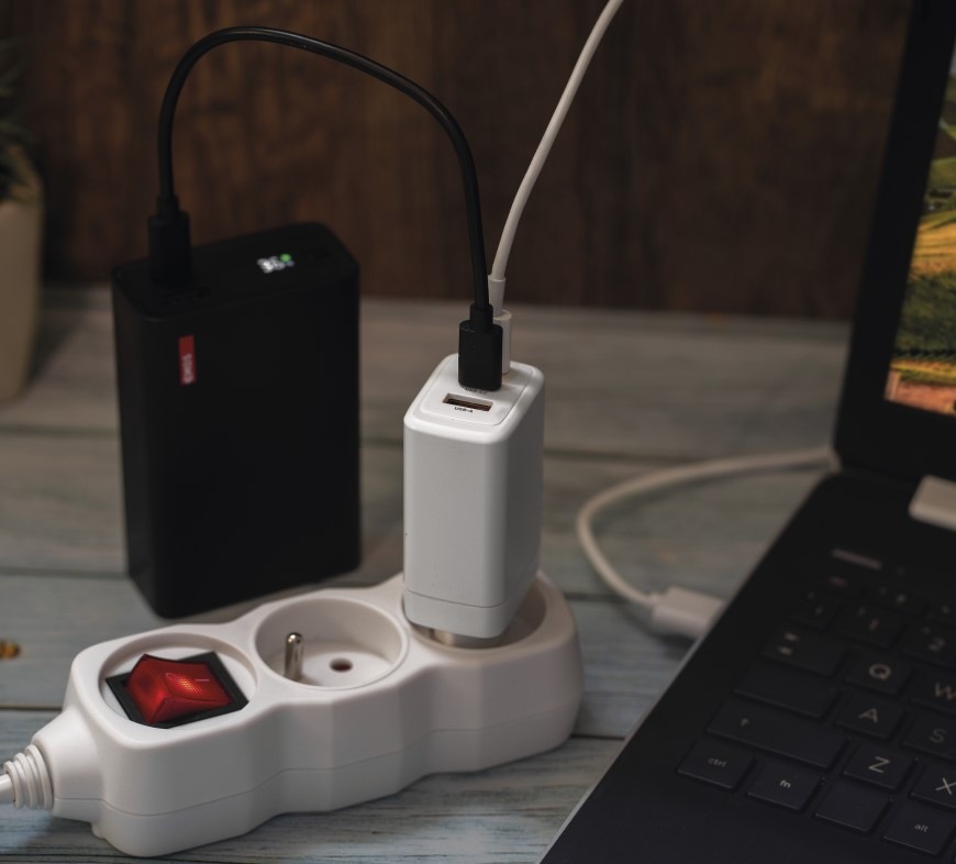 Nabíjačka do siete EMOS GaN, 65W, 1x USB-A/2x USB-C biela „Nabíjačka