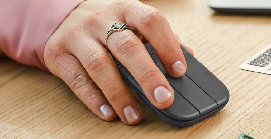 Myš Logitech MOBI FOLD grafitová farba Ergonomicky rozložená myš prirodzene padne do ruky a zaisťuje pohodlné ovládanie pri každodennej práci.