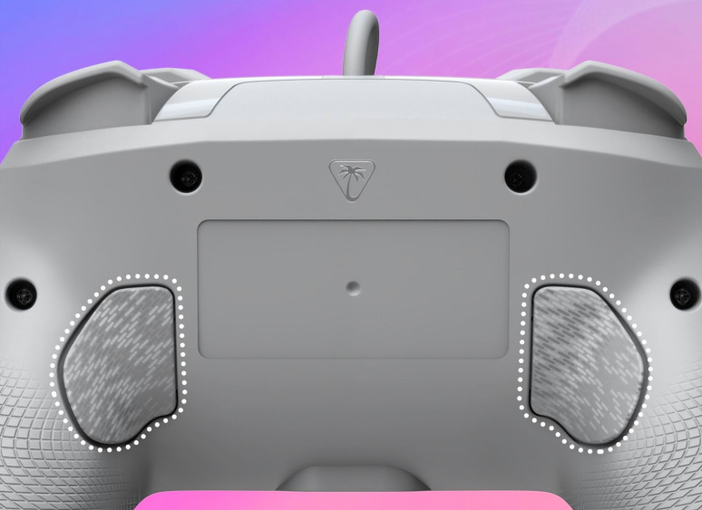 Gamepad Turtle Beach Afterglow Wave Wired RGB, NS2 sivý Zadná strana šedého gamepadu s dvoma programovateľnými tlačidlami a texturovanými rukoväťami