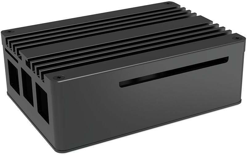 Case AKASA Pi 5 Pro Aluminium case for Raspberry Pi 5 čierna Na fotografii je čierne hliníkové puzdro AKASA Pi 5 Pro pre Raspberry Pi 5, ktoré je navrhnuté ako pasívny chladič s výrazným rebrovaním na hornej strane. Z boku sú vidieť výrezy pre konektory/ovládanie a kompaktná, robustná konštrukcia so skrutkami v rohoch.