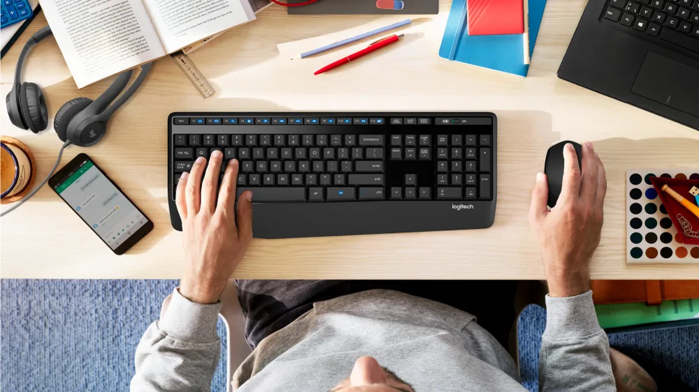 Klávesnica s myšou Logitech Wireless Combo MK345, CZ/SK čierna