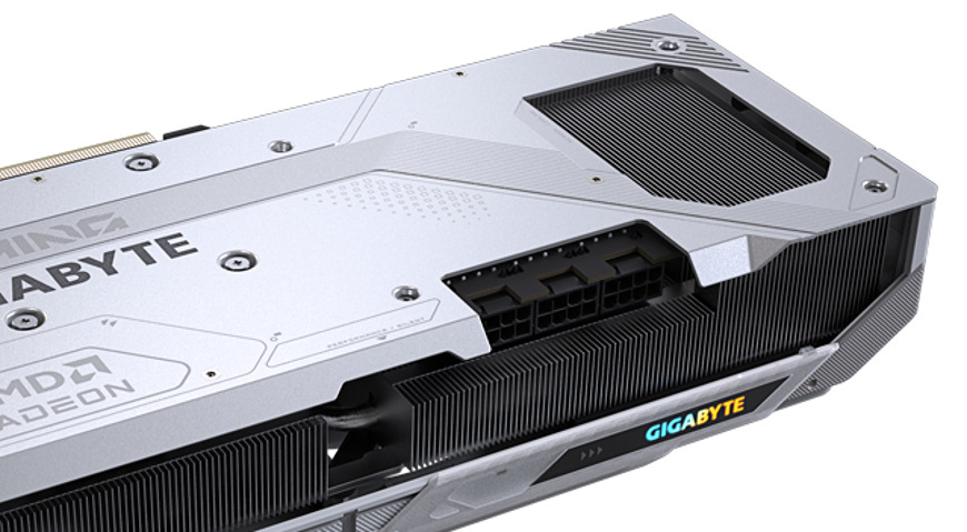 Grafická karta GIGABYTE Radeon RX 9070 XT GAMING OC ICE 16G biela Zadná strana grafickej karty GIGABYTE RX 9070 XT GAMING s kovovým backplate a RGB logom