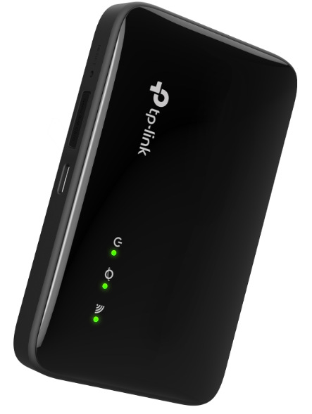 Router TP-Link M7005 4G LTE čierny Bočný pohľad na mobilný Wi-Fi router TP-Link M7005 s ovládacími prvkami a konektormi