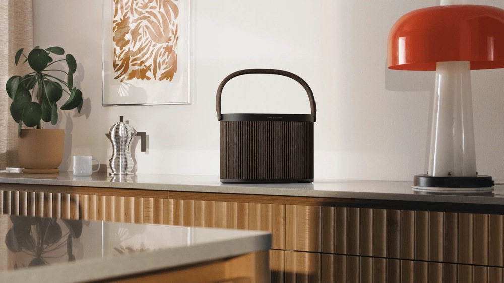 Prenosný reproduktor Bang & Olufsen BeoSound A5 strieborný/béžový Prenosný reproduktor Bang & Olufsen BeoSound A5 strieborný/béžový