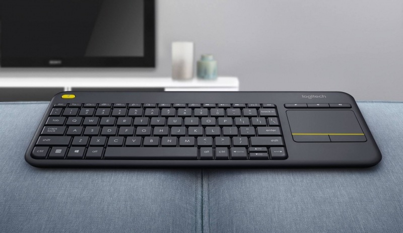 Klávesnica Logitech Wireless K400 Plus, CZ/SK čierna