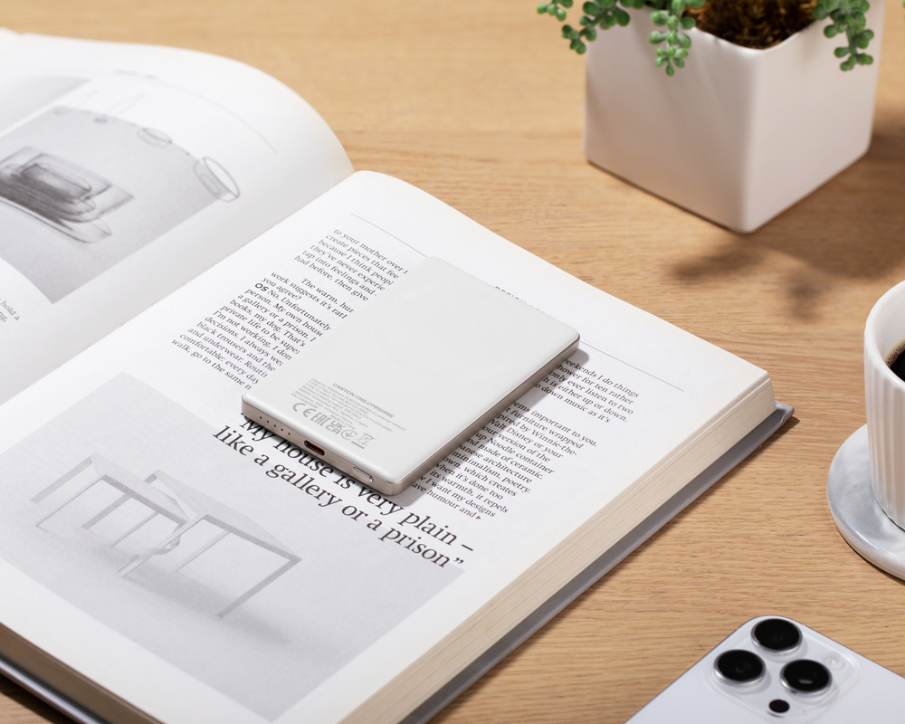 Powerbank Canyon OnPower 505 Slim MagSafe PD20W 5000 mAh béžový Powerbank Canyon OnPower 505 Slim MagSafe PD20W 5000 mAh béžový