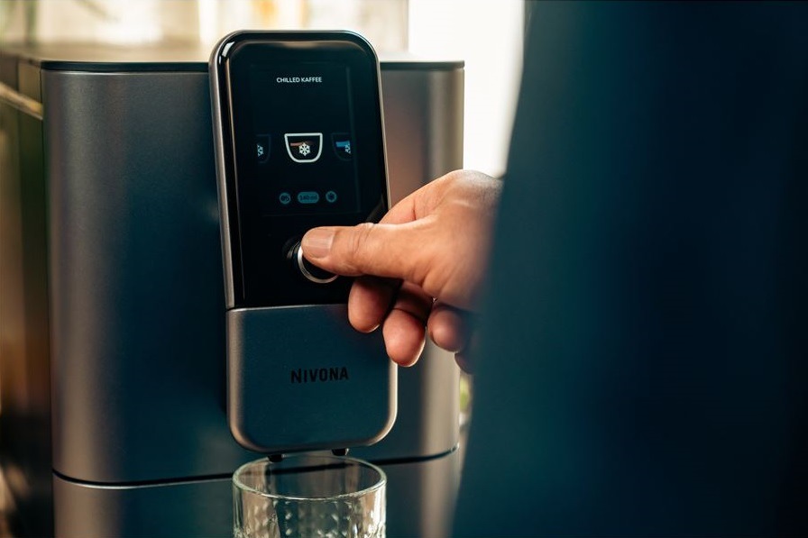 Automatický kávovar Nivona Nivo 8107 Hot - Cold Coffee modrý OneTouch SPUMATORE DUOplus pripravuje mliečne nápoje jedným dotykom a umožňuje aj dve šálky súčasne.
