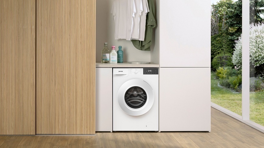 Práčka Gorenje W1G2P84A32 biela práčka Gorenje W1G2P84A32 v miestnosti