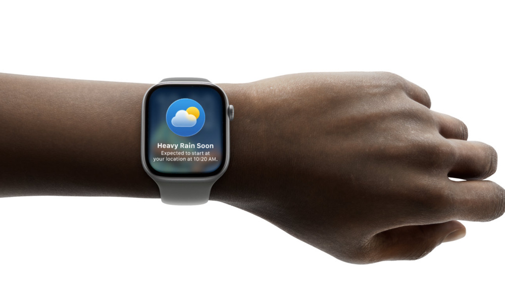 Inteligentné hodinky Apple Watch Series 11 GPS 42mm klavírne čierny hliník - čierny športový remienok - M/L