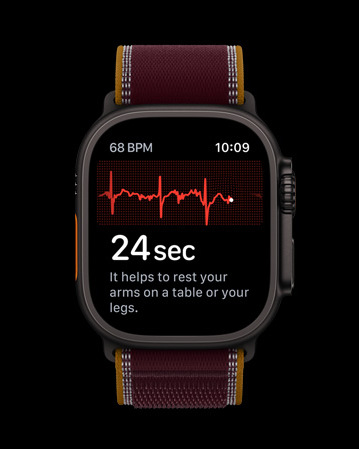 Inteligentné hodinky Apple Watch Ultra 4 GPS + Cellular 49 mm prírodný titán, prírodný titánový milánský tah - M Apple Watch Ultra 4 majú aj aplikáciu EKG