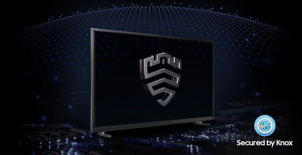 Televízia Samsung natočená doprava, na obrazovke je veľké logo bezpečnostnej platformy Samsung Knox, vpravo dole je nápis Secured by Knox