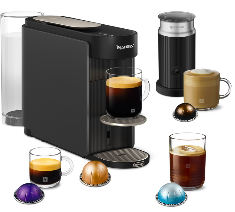 Kapsulový kávovar De'Longhi Nespresso Vertuo Up Bundle ENW200.GYAE antracitová farba Bočný pohľad na DeLonghi Nespresso Vertuo Up Bundle ENV200.GYAE s kapsulami a mlynom na mliečnu penu