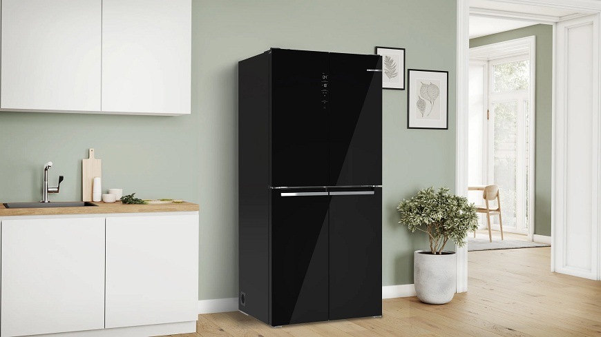 Americká chladnička Bosch KMC85LBEA v modernej kuchyni
