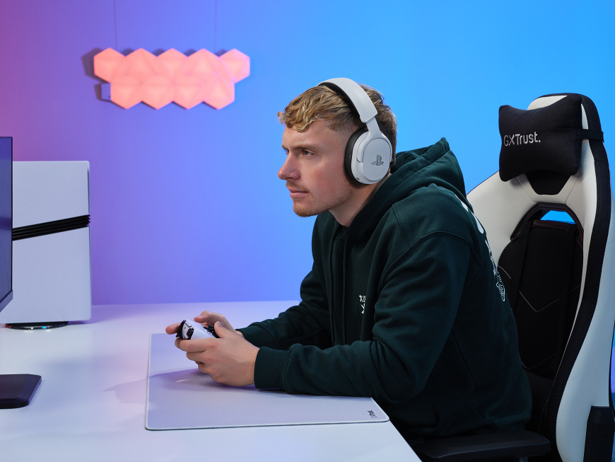 Headset Trust GXT 499W Forta Wireless Gaming Headset PS5 biela Hranie na PlayStation 5 s headsetom Trust GXT 499W Forta Wireless