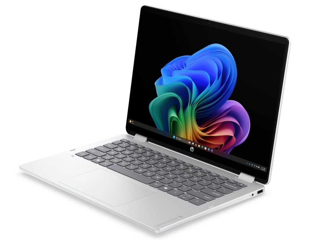 Notebook HP OmniBook 5 Flip AI 14-km0070ncx + Game Pass predplatné na 2 mesiace strieborný Otvorený a zapnutý notebook HP OmniBook 5 Flip AI 14-km0070ncx otočený doľava