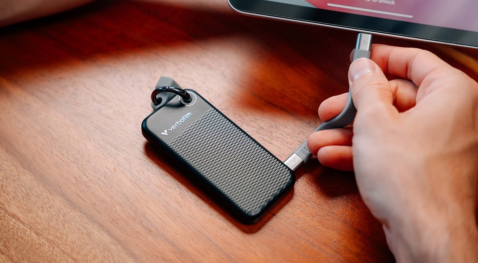 SSD externý Verbatim Pocket 1TB čierny/červený SSD externý Verbatim Pocket 1TB čierny/červený