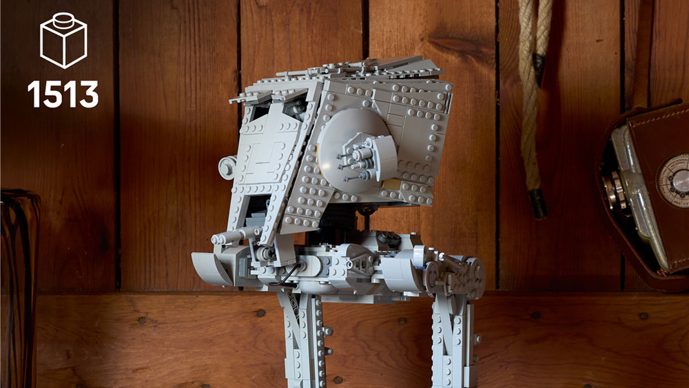 Stavebnica LEGO® Star Wars™ 75417 Chodec AT-ST™ Jedinečná minifigúrka vodiča s erbom Impéria dopĺňa výstavný model, ktorý poteší fanúšikov Star Wars aj zberateľov.