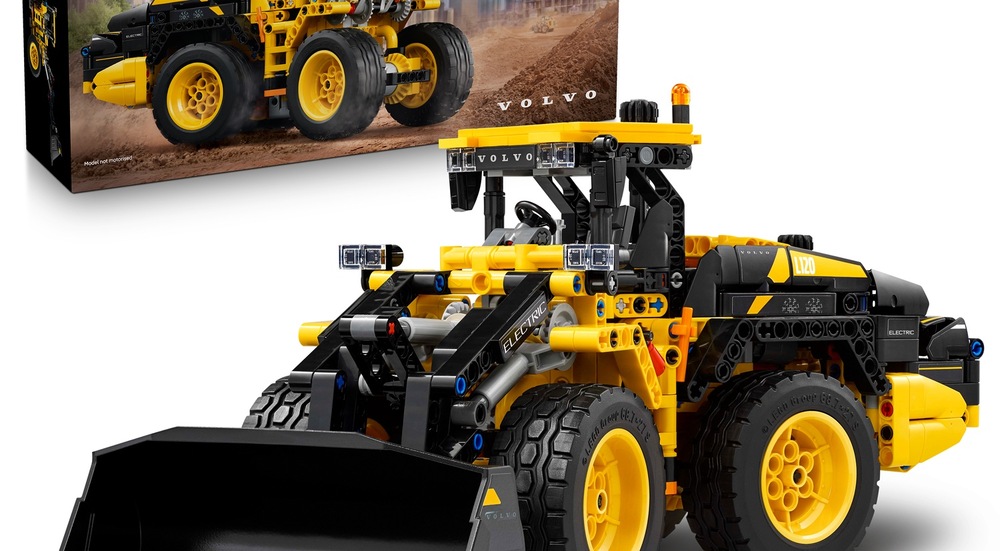 Stavebnica LEGO® Technic 42209 Kolový nakladač Volvo L120 Electric Model ponúka deťom možnosť predstavovať si nabíjanie stroja a pri stavaní využiť aj digitálny návod LEGO Builder.