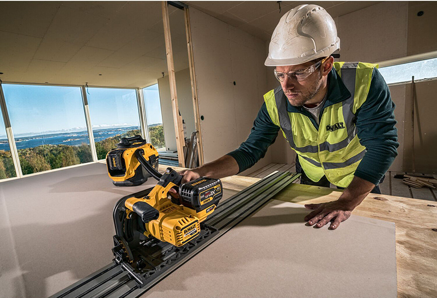 Priemyselný vysávač DeWALT DCV584L-QW