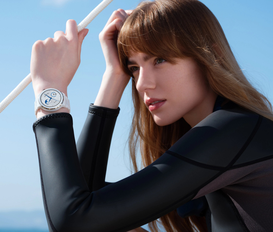 Inteligentné hodinky Huawei Watch GT3 Pro 43 mm - Silver Bezel White Ceramic Case + White Leather Strap