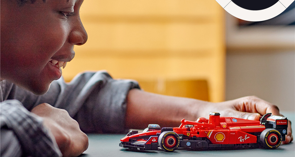 Kolekciu Formule 1 môžete rozšíriť o ďalšie vozidlá a vytvoriť vlastné štartové pole plné slávnych tímov.