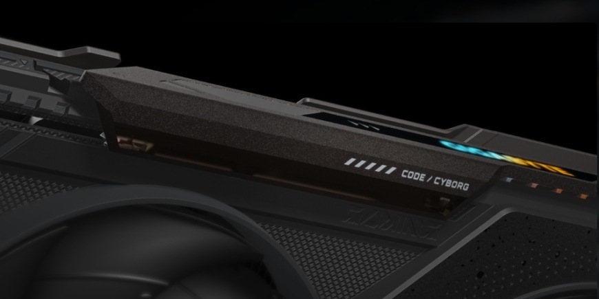 Detail horného RGB panelu grafickej karty GIGABYTE RTX 5060 GAMING OC s nápisom CODE CYBORG