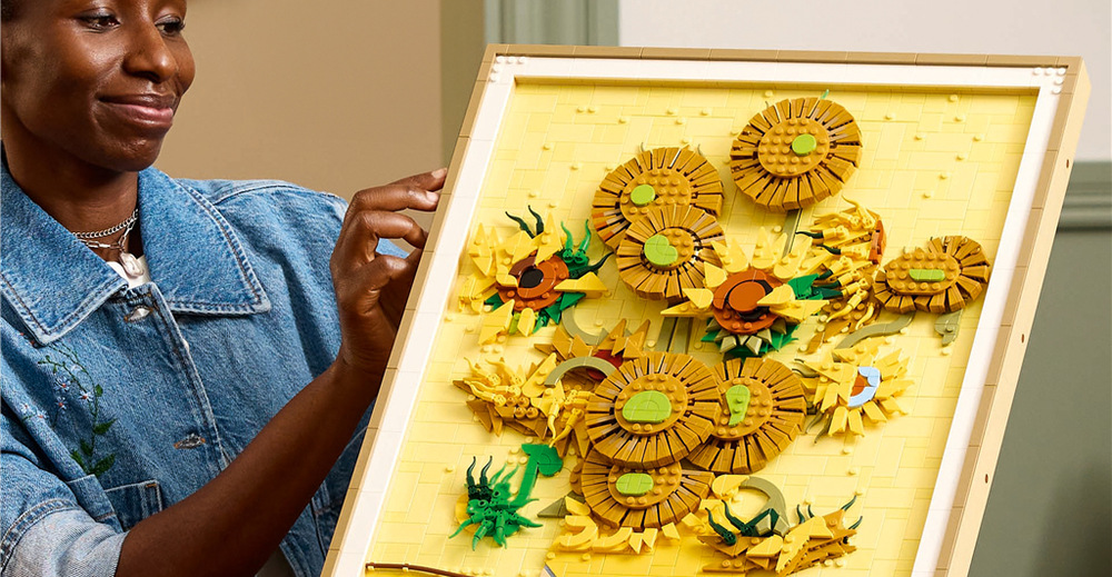 Stavebnica LEGO® Art 31215 Vincent van Gogh – Slunečnice Hotový obraz LEGO je možné zavesiť na stenu a vďaka rozmerom cez 54 cm na výšku výrazne ozdobí interiér