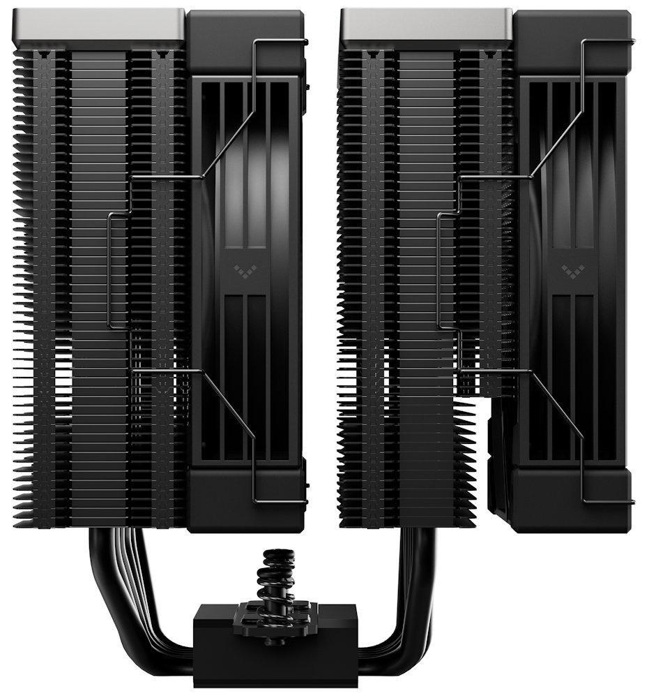 Chladič CPU DeepCool AK620 G2 čierny Na obrázku je chladič CPU DeepCool AK620 G2 z boku. Sú vidieť dve vysoké veže z hustých čiernych kovových rebier a na nich nasadené dva čierne ventilátory, prichytené drôtenými sponami. Dole je montážna základňa a vyčnieva šesť zahnutých trubičiek (heatpipe), ktoré vedú teplo od procesora do oboch veží.