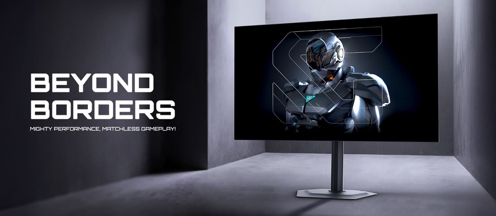Herný monitor GIGABYTE MO27Q28G čierny Herný OLED monitor na displeji zobrazuje futuristickú obrnenú postavu na čiernom pozadí. Vľavo sa objavuje text: „Beyond Borders: Mighty Performance, Matchless Gameplay“.