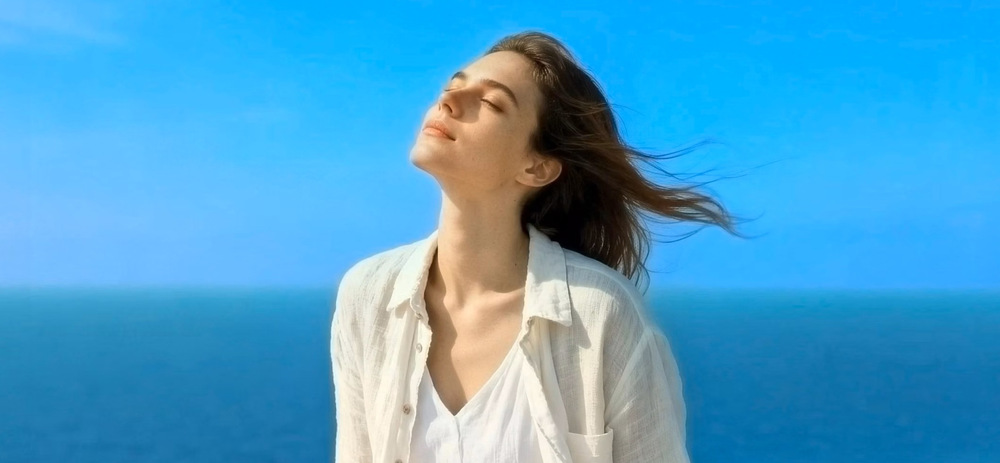 AI funkcie ako Magic Color, Superzoom 2.0 a nočný režim rozširujú kreativitu a zlepšujú kvalitu každej snímky.