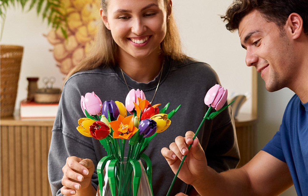 Stavebnica LEGO® Botanicals 11501 Kytice tulipánů Päť rôznych podôb tulipánov v niekoľkých farbách umožňuje vytvoriť pestrú kyticu podľa vlastnej predstavivosti.