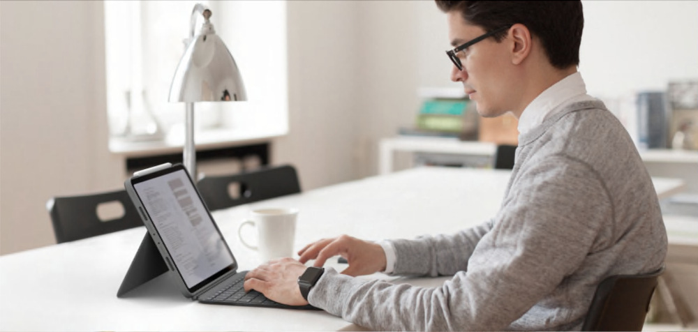 Puzdro na tablet Logitech Combo Touch na Apple iPad Pro 12.9" (5. gen.) US béžové Puzdro na tablet Logitech Combo Touch na Apple iPad Pro 12.9" (5. gen.) US béžové
