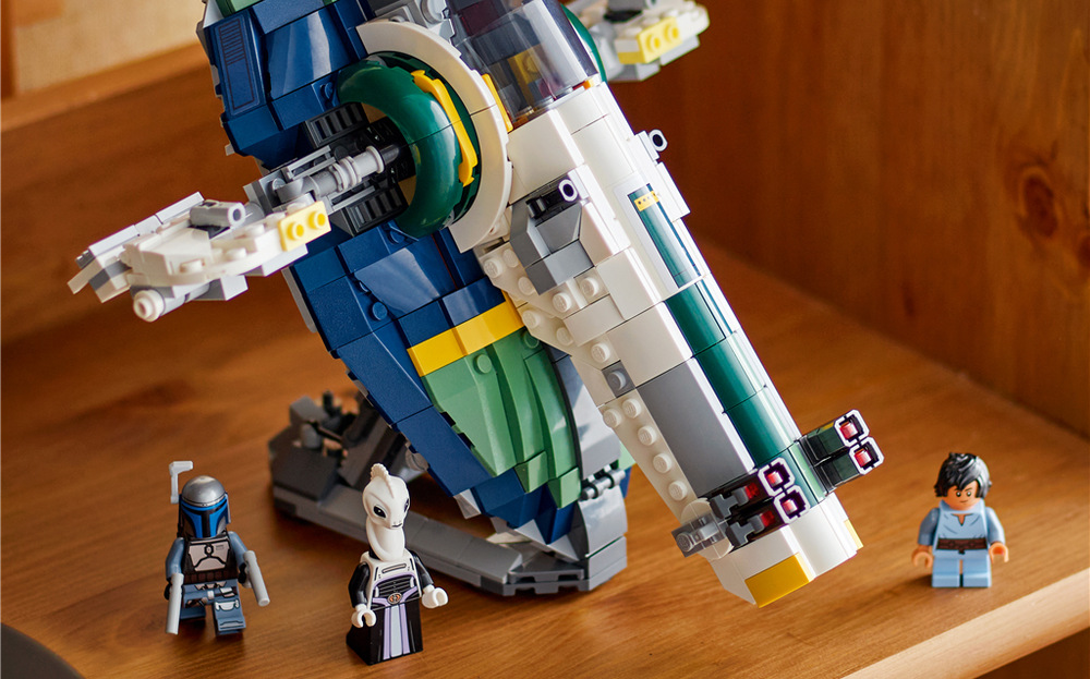 Stavebnica LEGO® Star Wars™ 75433 Jango Fett a jeho hvězdná loď Krídla ovládané gravitáciou sa pri manipulácii s loďou automaticky otáčajú a dodávajú hraniu zaujímavý pohyb.