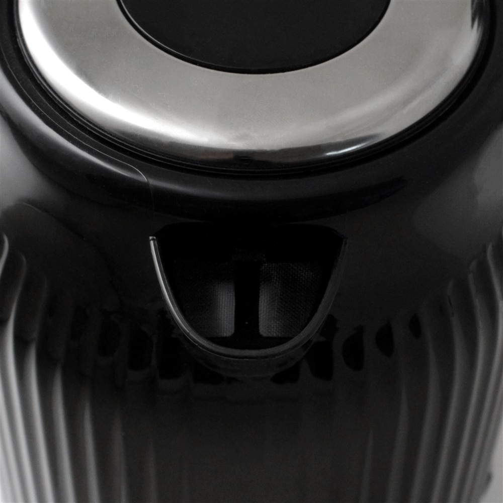 Rýchlovarná kanvica Rohnson R-7711, 1,7 l čierna Rýchlovarná kanvica Rohnson R-7711 ponúka svetelnú indikáciu vypnuté/zapnuté