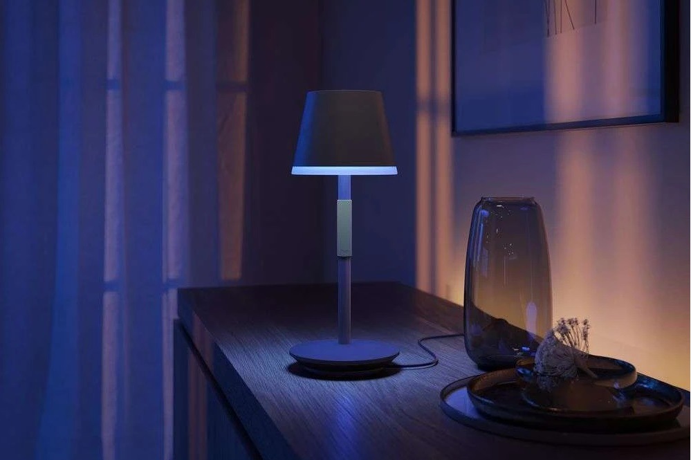 Stolná lampa Philips Hue Go čierna