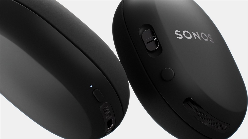 Slúchadlá SONOS Ace Ultra čierna Detail náušníkov slúchadiel SONOS Ace Ultra s ovládacími prvkami