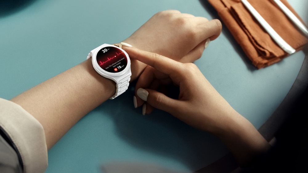 Inteligentné hodinky Huawei Watch 6 Pro 46 mm čierne/titánová farba Detail inteligentných hodiniek s pokynmi na displeji pre začatie merania zdravotných údajov priložením prsta