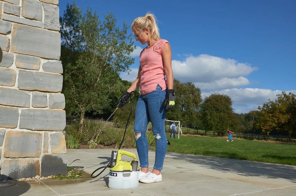 Postrekovač Ryobi ONE+ OWS1880 (bez baterie) Postrekovač Ryobi ONE+ OWS1880 (bez baterie)