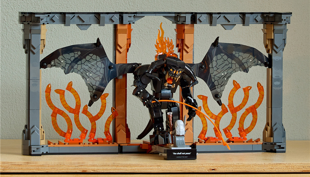 Stavebnica LEGO® Icons 10367 Knižní zarážka: Pán prstenů – Balrog™ Stavanie 1 201 dielikov ponúka dospelým relaxáciu a vďaka aplikácii LEGO Builder tiež pohodlný 3D návod.
